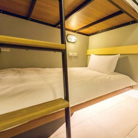 Divecube Hotel Taichung Bagian luar foto