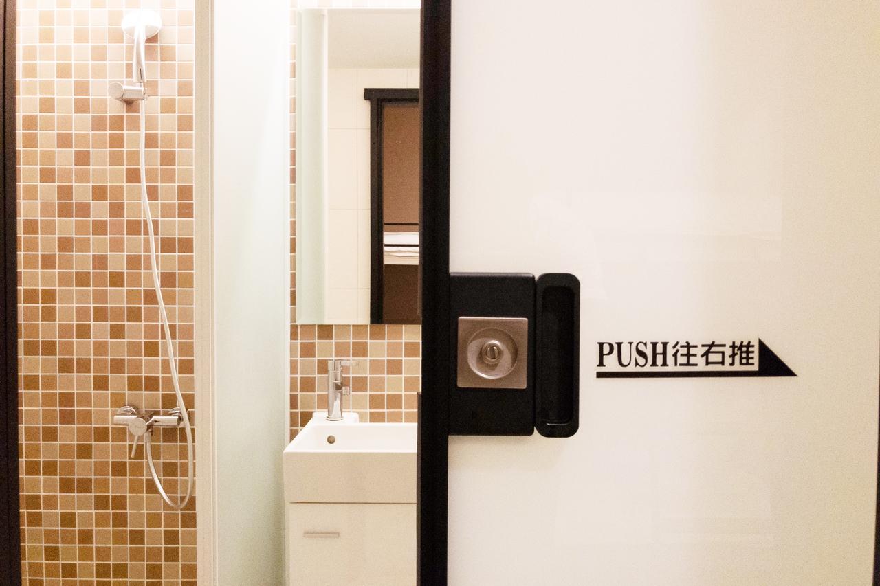 Divecube Hotel Taichung Bagian luar foto