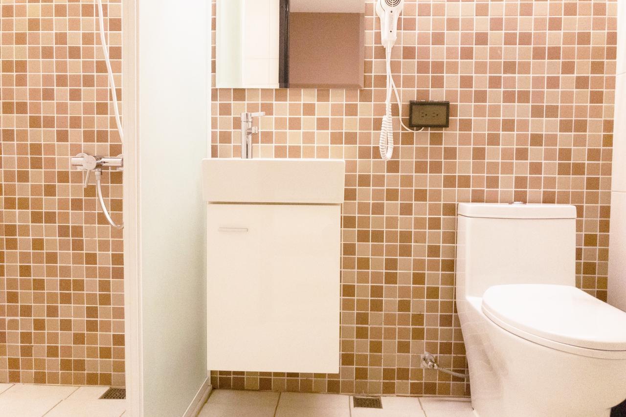 Divecube Hotel Taichung Bagian luar foto