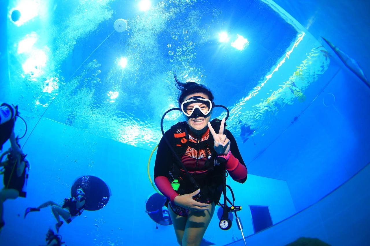 Divecube Hotel Taichung Bagian luar foto