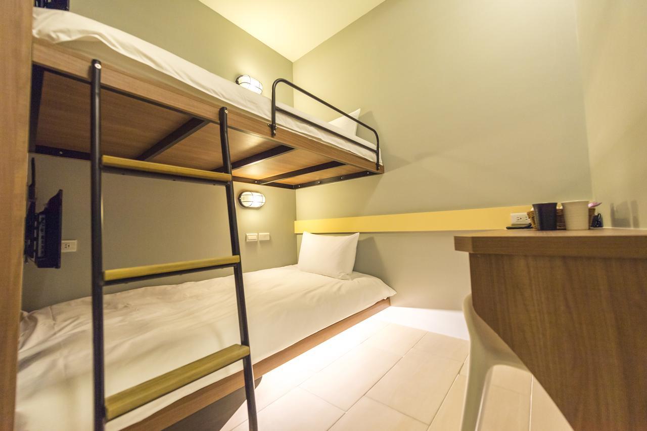 Divecube Hotel Taichung Bagian luar foto
