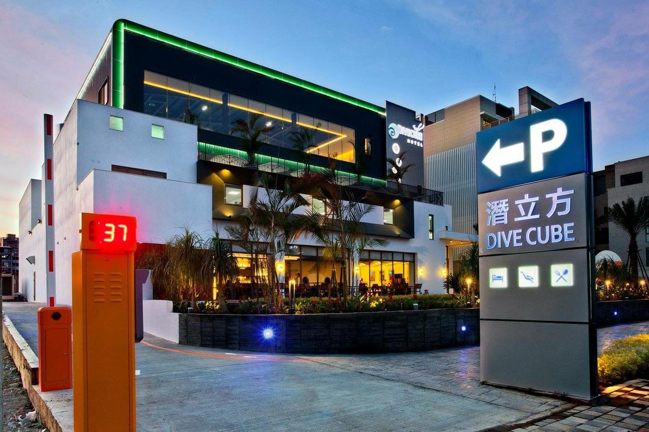 Divecube Hotel Taichung Bagian luar foto