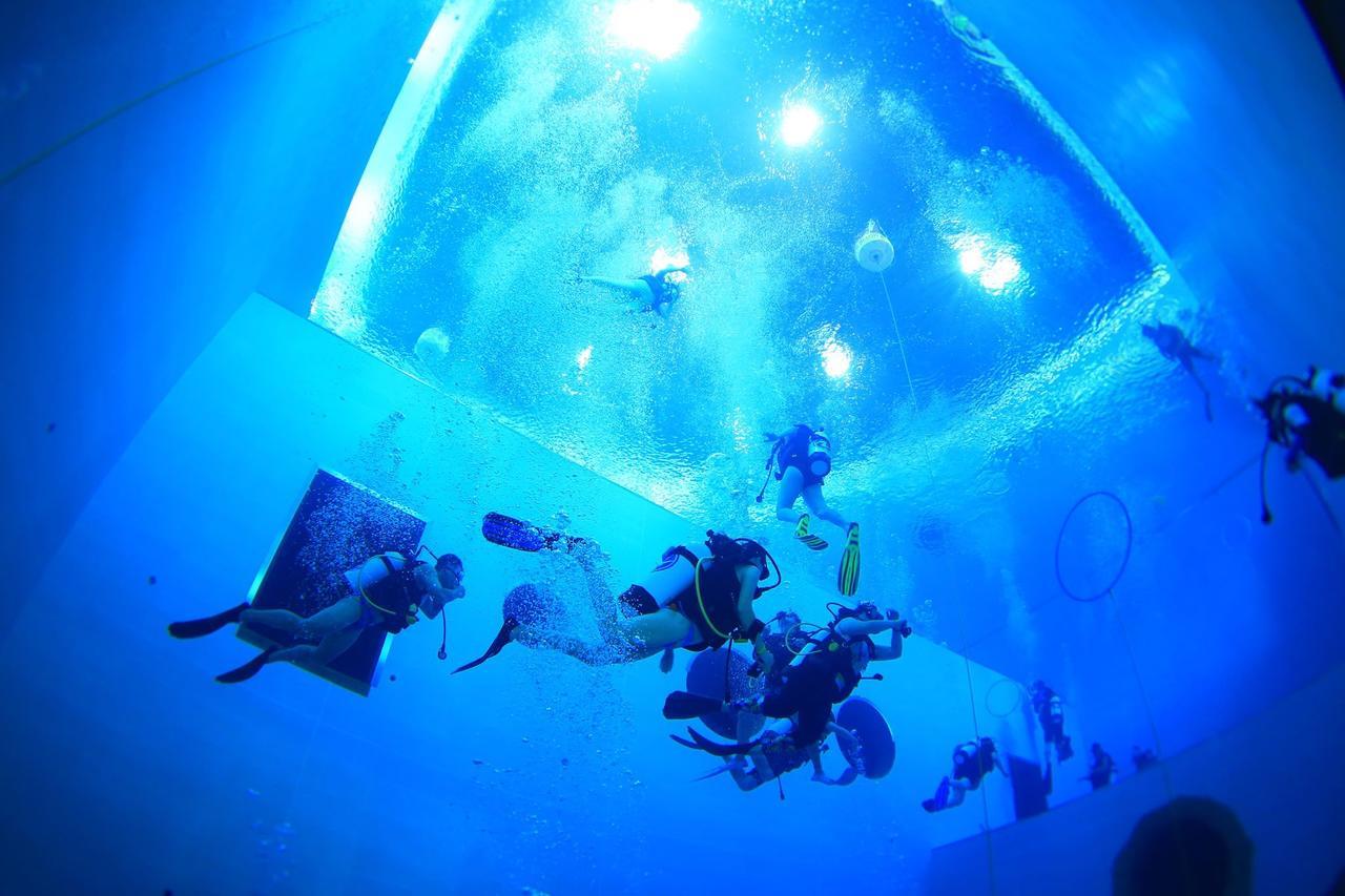 Divecube Hotel Taichung Bagian luar foto