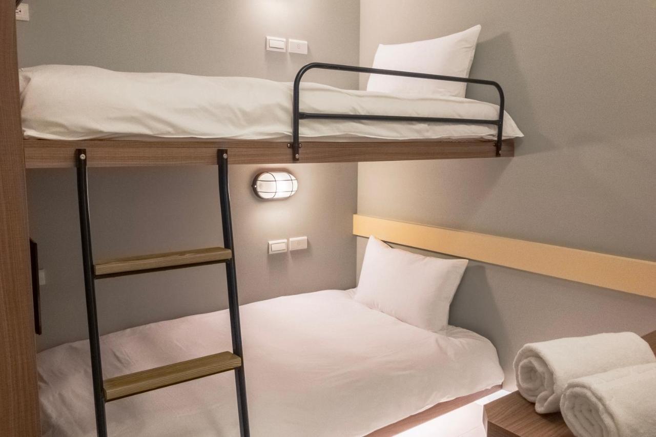 Divecube Hotel Taichung Bagian luar foto