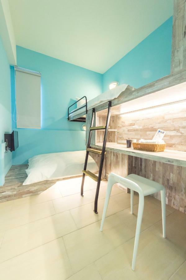 Divecube Hotel Taichung Bagian luar foto