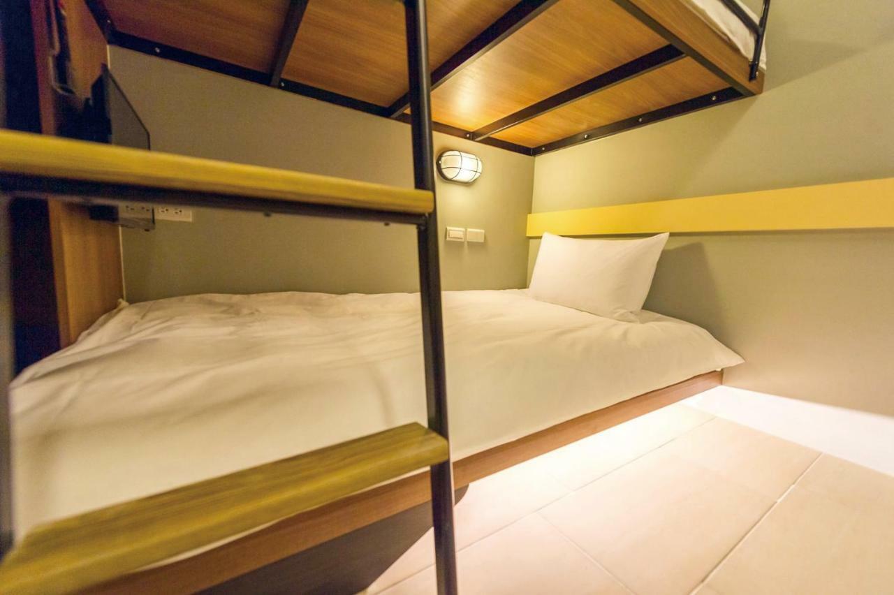 Divecube Hotel Taichung Bagian luar foto